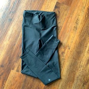 Luluemon woman’s leggings